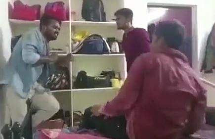 ഇസ്തിരിപ്പെട്ടിവച്ച് പൊള്ളിച്ചു; വടിയും പിവിസി പൈപ്പും കൊണ്ട് തലങ്ങും വിലങ്ങും അടി; ഹോസ്റ്റലിലെ ക്രൂരത (വീഡിയോ)