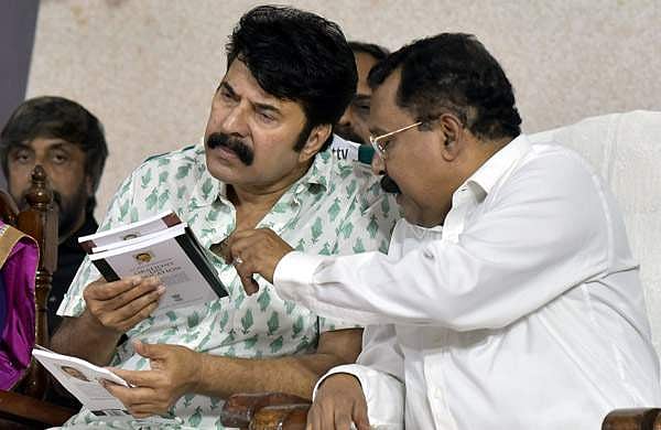 കൈയ്യടി കിട്ടാന്‍വേണ്ടി വിടുവായത്തം പറഞ്ഞ് ആളു ചമയുന്നതല്ല രാഷ്ട്രീയം: ശ്രീധരന്‍ പിള്ള