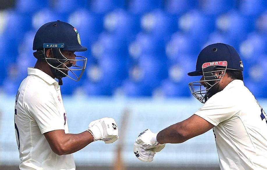 നിരാശപ്പെടുത്തി മുന്‍നിര; ബംഗ്ലാദേശിനെതിരായ ടെസ്റ്റില്‍ ഇന്ത്യ പതറുന്നു 