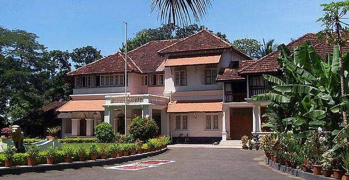 43 ലക്ഷത്തിന്റെ തൊഴുത്തു റെഡി; ക്ലിഫ് ഹൗസിൽ താമസം തുടങ്ങി ആറ് പശുക്കൾ
