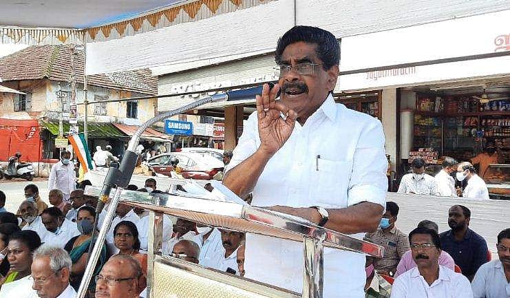 'അഭിഭാഷകനായാല്‍ മന:സാക്ഷി പാടില്ലെന്ന് ഏത് നിയമ പുസ്തകത്തില്‍ നിന്നാണ് വായിച്ചത്?' 
