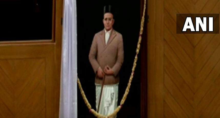 കര്‍ണാടക നിയമസഭയില്‍ സവര്‍ക്കറുടെ ചിത്രം; പ്രതിഷേധവുമായി പ്രതിപക്ഷം
