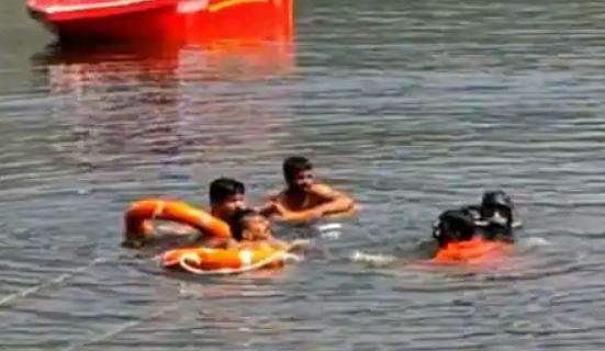 ഓടിക്കൊണ്ടിരിക്കെ കാർ ചിറയിൽ വീണു; രണ്ട് പേർക്ക് ദാരുണാന്ത്യം