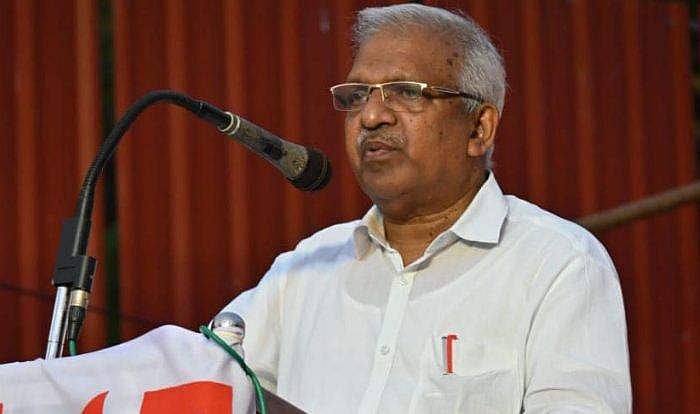 'അന്തരിച്ച നേതാവിനേയും ജീവിച്ചിരിക്കുന്ന നേതാക്കളേയും രണ്ട് തട്ടിലാക്കി കൂടുതൽ പരിഹാസ്യനായിരിക്കുന്നു'
