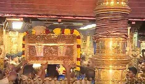 തങ്ക അങ്കി ചാർത്തിയുള്ള ദീപാരാധന തൊഴുത് ആയിരങ്ങൾ; ശബരിമലയിൽ മണ്ഡല പൂജ നാളെ 