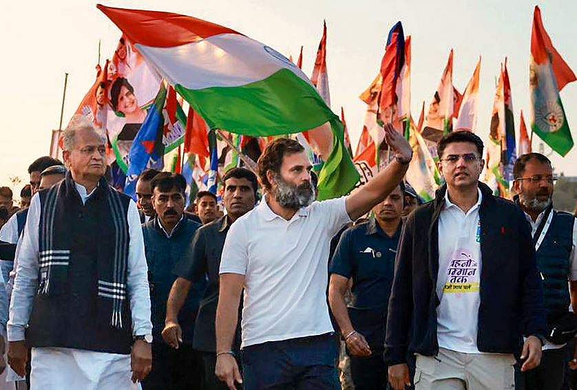 ഭാരത് ജോഡോ യാത്രയ്ക്കിടെ തീ കൊളുത്തി യുവാവിന്റെ ആത്മഹത്യാശ്രമം