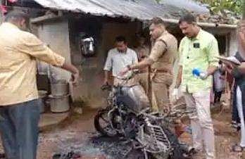 ബൈക്കില്‍ കയറ്റിയില്ല; വീട്ടില്‍ നിര്‍ത്തിയിട്ട പുതിയ ബൈക്ക് കത്തിച്ച് പ്രതികാരം; യുവാവ് ഒളിവില്‍; കേസ്