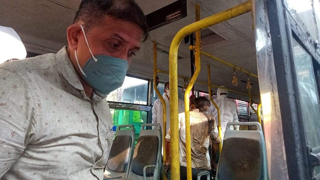 കെഎസ്ആര്ടിസി ബസില് തൂങ്ങിനില്ക്കുന്ന നിലയില് മൃതദേഹം