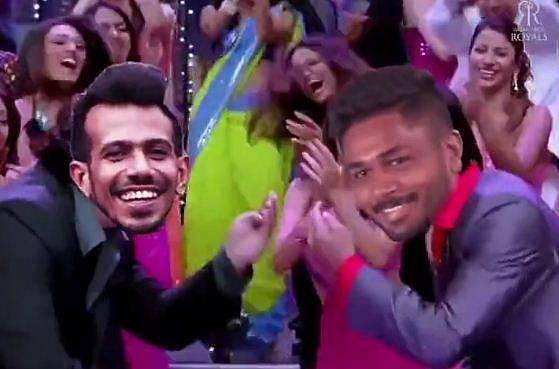 പുതിയ താരങ്ങളെ 'ഡാൻസ്' കളിച്ച് ടീമിലേക്ക് സ്വാ​ഗതം ചെയ്യുന്ന സഞ്ജു; വീഡിയോ ഏറ്റെടുത്ത് ആരാധകർ; വൈറൽ