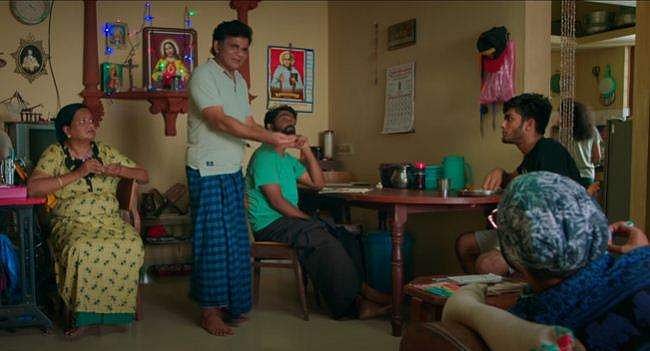 'ഇത്രയും തല്ലിപ്പൊളി ഒരു ഫാമിലിയെ ഞാൻ എന്റെ പ്രീസ്റ്റ് ലൈഫിൽ കണ്ടിട്ടില്ല അച്ചോ'- ചിരിയുടെ വെടിക്കെട്ട് തീർക്കാൻ 'പത്രോസിന്റെ പടപ്പുകൾ'- ട്രെയ്ലർ