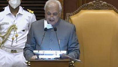 'ഗവര്‍ണര്‍ ഗോ ബാക്ക്', മുദ്രാവാക്യം വിളികളുമായി പ്രതിപക്ഷം; ക്ഷുഭിതനായി ഗവര്‍ണര്‍, നയപ്രഖ്യാപനം തുടങ്ങി 