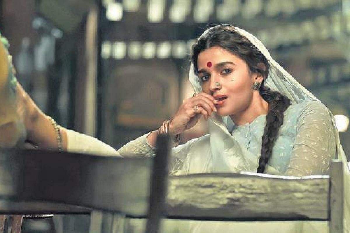 കാമാത്തിപുരയെ മോശമായി ചിത്രീകരിക്കുന്നു, പേരു മാറ്റണം; 'ഗംഗുഭായി'ക്കെതിരെ ഹർജി 