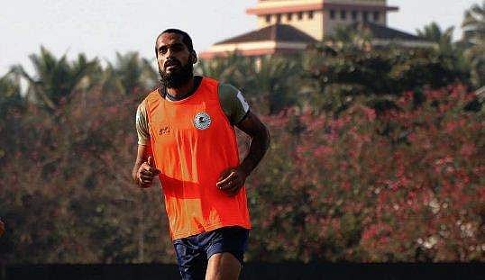 'തെറ്റുപറ്റി, മാപ്പ് പറയുന്നു; സ്വയം നന്നാവാൻ ശ്രമിക്കും'- സ്ത്രീ വിരുദ്ധ പരാമർശത്തിൽ ക്ഷമാപണം നടത്തി ജിങ്കൻ (വീഡിയോ)