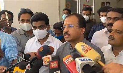 കുടുങ്ങിക്കിടക്കുന്നത് 18,000 ഇന്ത്യക്കാര്‍; ബദല്‍ മാര്‍ഗം തേടും; വി മുരളീധരന്‍