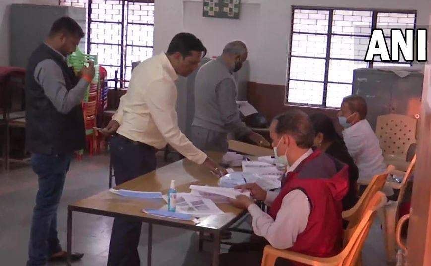 ഉത്തർപ്രദേശ് തെരഞ്ഞെടുപ്പ്; അഞ്ചാം ഘട്ടം ഇന്ന്; വോട്ടെടുപ്പ് ആരംഭിച്ചു
