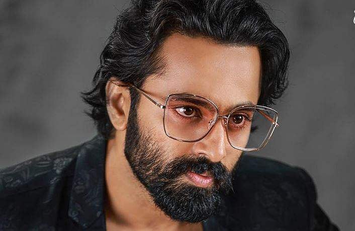 'എന്റെ ജീവിതകാലം മുഴുവൻ നാണമില്ലാതെ ആഘോഷിക്കും'; ആരാധകന് മറുപടിയുമായി ഉണ്ണി മുകുന്ദൻ