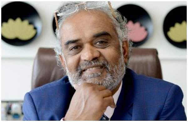സമ്മാനമായി കിട്ടിയ 50കോടിയുടെ ഹെലികോപ്റ്റര് നാട്ടുകാര്ക്ക് നല്കി; ഞെട്ടിച്ച് പത്മശ്രീ ജേതാവ്