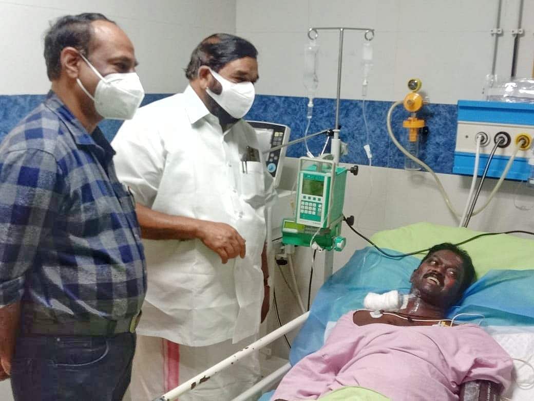 വാവ സുരേഷിന് ഒന്നു കാണണം; വരുമോ?; മെഡിക്കല്‍ കോളജില്‍ നിന്നും ഡോക്ടറുടെ വിളി; ഓടിയെത്തി മന്ത്രി