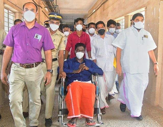 വാവ സുരേഷിന് സിപിഎം വീട് നിര്‍മ്മിച്ച് നല്‍കും