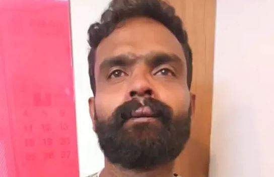 മദ്യപിച്ച് ബഹളമുണ്ടാക്കി; തടയാനെത്തിയ പൊലീസിനെ ആക്രമിച്ച് ​ഗുണ്ട; സാഹസികമായി പിടികൂടി