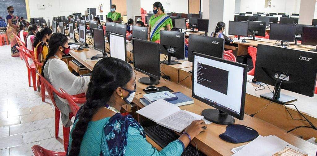 കണ്ണൂരിലും കൊല്ലത്തും പുതിയ ഐടി പാര്‍ക്കുകള്‍, ഭൂമി ഏറ്റെടുക്കാന്‍ ആയിരം കോടി; നാലു സയന്‍സ് പാര്‍ക്കുകള്‍ കൂടി