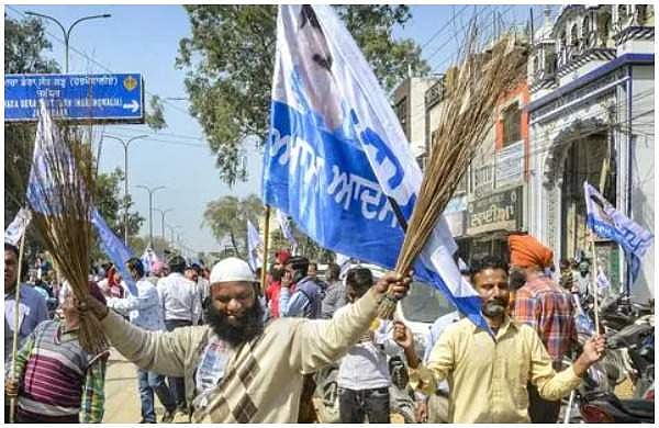 ദക്ഷിണേന്ത്യ ലക്ഷ്യം വെച്ച് കെജരിവാള്‍; കേരളത്തില്‍ 'പൊടിതട്ടിയെടുക്കും', തെലങ്കാനയില്‍ പദയാത്ര