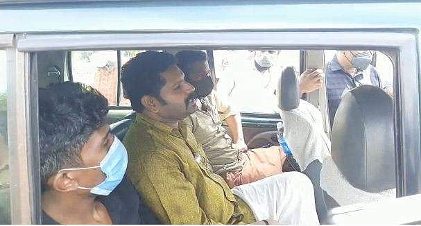 ചാലക്കുടിയില്‍ വന്‍ ലഹരിമരുന്ന് വേട്ട; 11 കിലോ ഹാഷിഷ് ഓയില്‍ പിടികൂടി; മൂന്നു പേര്‍ അറസ്റ്റില്‍
