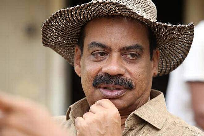 "നല്ല കുടുംബത്തിൽ പിറന്ന, ബുദ്ധിയുള്ള ചെറുപ്പക്കാർ രാഷ്ട്രീയത്തിലേക്ക് വരണം": സന്ത്യൻ അന്തിക്കാട്