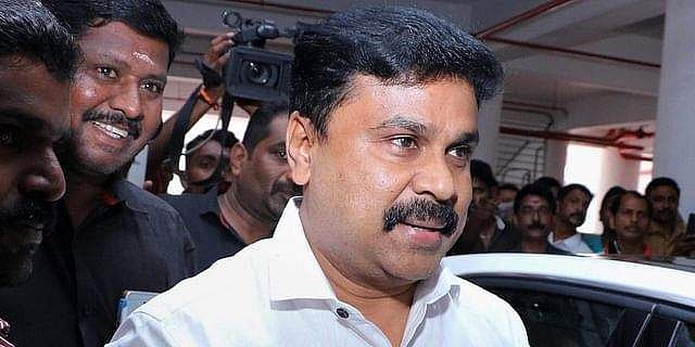 ദിലീപിന്റെ ഫോണിലെ വാട്സ്ആപ്പ് ചാറ്റുകൾ വീണ്ടെടുത്ത് പൊലീസ്; കോടതി രേഖകൾ നശിപ്പിച്ചതായും മൊഴി