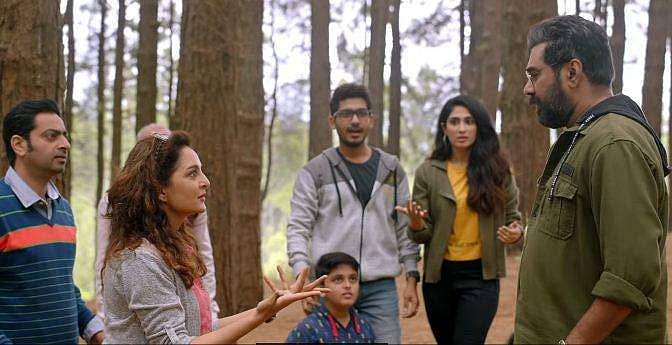 "സമ്മർ ഇൻ ബത് ലഹേമിൽ കണ്ട അതേ മഞ്ജു"; ലളിതം സുന്ദരത്തിലെ ഫാമിലി ​ഗാനം ഏറ്റെടുത്ത് ആരാധകർ, വിഡിയോ 
