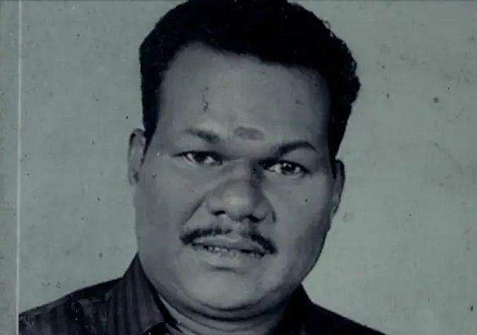എട്ടര ലക്ഷം രൂപ അടയ്ക്കണം, ബാങ്കിൽ നിന്ന് നോട്ടീസ്; വളര്‍ത്തുനായയുടെ ബെല്‍റ്റ് കഴുത്തില്‍ മുറുക്കി ഓട്ടോഡ്രൈവർ ജീവനൊടുക്കി 