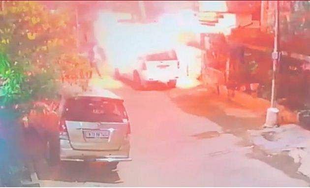 ഇന്‍ഷൂറന്‍സ് തുക തട്ടാന്‍ സ്വന്തം കാര്‍ കത്തിച്ചു; ബിജെപി ജില്ലാ സെക്രട്ടറി അറസ്റ്റില്‍; കുരുക്കായത് സിസി ടിവി; വീഡിയോ