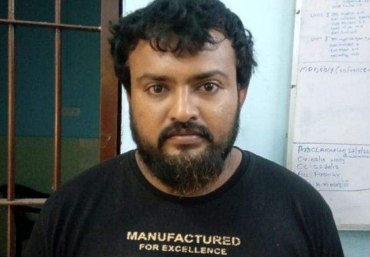 കളറും ഫ്ലെവറും ചേർത്ത് വ്യാജ സ്റ്റിക്കർ ഒട്ടിച്ച് വിൽപ്പന; 10 കുപ്പി വ്യാജമദ്യവുമായി യുവാവ് പിടിയിൽ  