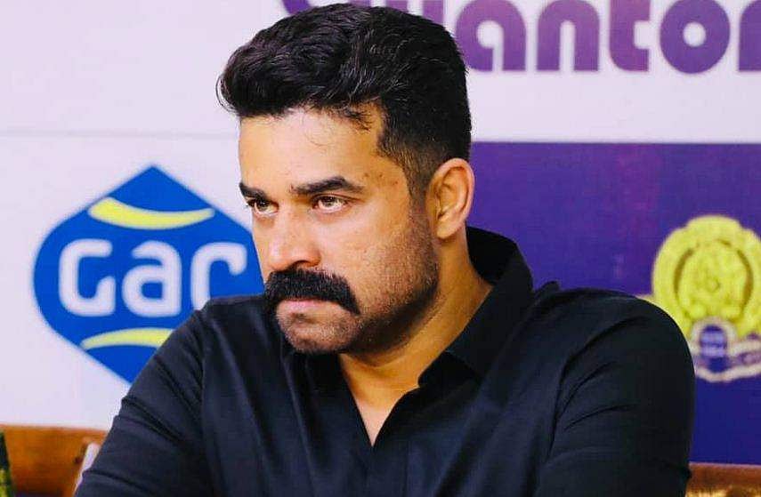 'സെക്സ് നിരസിച്ചതിന് വയറ്റിൽ ചവിട്ടി, മുഖത്ത് കഫം തുപ്പി, നഗ്നവീഡിയോ റെക്കോർഡ് ചെയ്ത് ലീക്ക് ചെയ്യുമെന്ന് ഭീഷണിപ്പെടുത്തി'; വിജയ് ബാബുവിനെതിരെ പരാതിക്കാരി