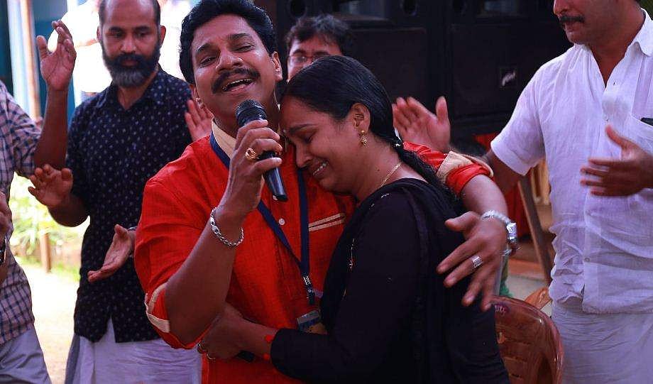 'ഞാൻ തിരിച്ചറിയില്ലെന്ന് അവൾ തെറ്റിദ്ധരിച്ചു, ചേർത്തു നിർത്തി പരിചയപ്പെടുത്തിയപ്പോൾ കരഞ്ഞു'
