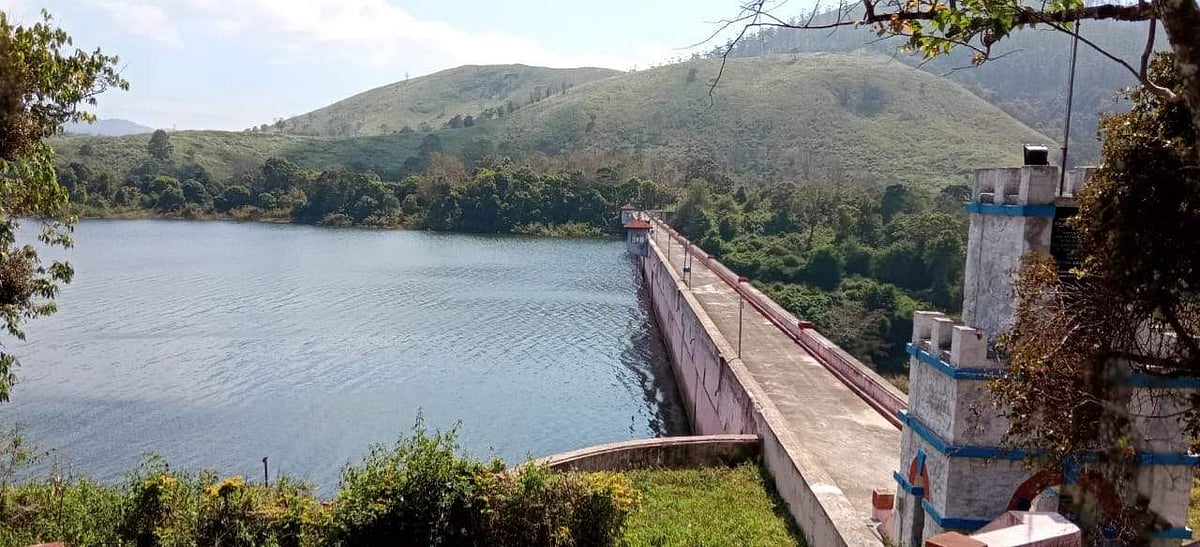 മുല്ലപ്പെരിയാറില്‍ ജലനിരപ്പ് ഉയരുന്നു; മലയോരമേഖലയില്‍ ശക്തമായ മഴ; ചാലക്കുടിപ്പുഴയില്‍ നീരൊഴുക്ക് കൂടി; മണല്‍ ബണ്ട് തകര്‍ന്നു
