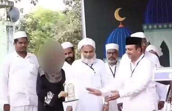 വേദിയില്‍ നിന്ന് പെണ്‍കുട്ടിയെ ഇറക്കിവിട്ട സംഭവം; ബാലാവകാശ കമ്മീഷന്‍ കേസെടുത്തു, സമസ്ത സെക്രട്ടറി വിശദീകരണം നല്‍കണം