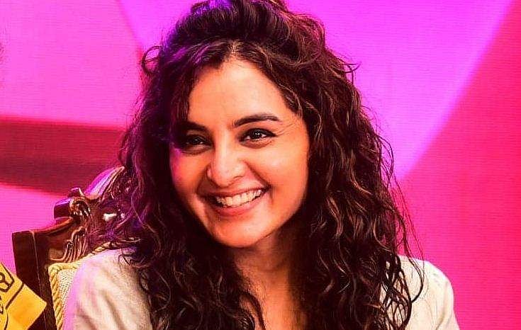 'എന്ത് കുറ്റം കണ്ടുപിടിക്കും എന്നാലോചിച്ചാണ് സിനിമ കാണുന്നത്'; മഞ്ജു വാര്യർ
