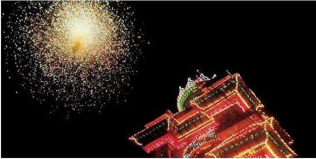 മഴ കനിഞ്ഞാൽ ഇന്ന് തൃശൂർ പൂരം വെടിക്കെട്ട്