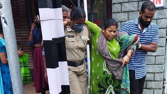 പെരുമ്പാവൂരില്‍ നടപ്പാതയുടെ സ്ലാബ് തകര്‍ന്ന് അപകടം; യുവതിക്ക് ഗുരുതര പരിക്ക്