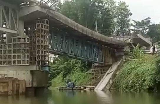 കോഴിക്കോട് നിർമാണത്തിലിരുന്ന പാലം തകർന്നു വീണു; അന്വേഷണം