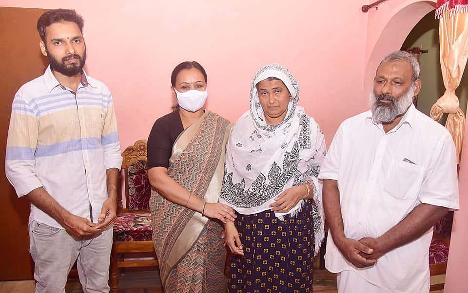 ഹജ്ജിന് പോകാന് കരുതിവെച്ച ഭൂമി ലൈഫ് മിഷന്; അഭിനന്ദിച്ച് മന്ത്രി