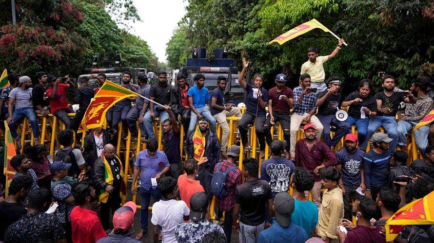 ശ്രീലങ്കയില്‍ വീണ്ടും അടിയന്തരാവസ്ഥ; പ്രക്ഷോഭം കൂടുതല്‍ ശക്തമാകുന്നു