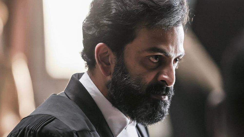 'ആറു വർഷത്തിനുശേഷം കറുത്ത് ​ഗൗൺ ധരിച്ച് അവൻ എത്തി'; 'ജന ​ഗണ മന' ബ്ലോക് ബസ്റ്ററെന്ന് പൃഥ്വിരാജ്, കയ്യടിച്ച് ആരാധകർ
