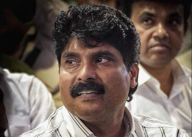 എംഎല്‍എയുടെ കാര്‍ അപകടത്തില്‍പ്പെട്ടു