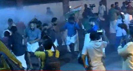 രാമനിലയത്തിലേക്ക് യൂത്ത് കോൺ​ഗ്രസ് മാർച്ച്; സംഘർഷം; ജലപീരങ്കി പ്രയോഗിച്ച് പൊലീസ്