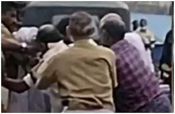 കോട്ടയത്ത് കോണ്ഗ്രസ് നേതാക്കളുടെ തമ്മില് തല്ല്; പിടിച്ചുമാറ്റി നാട്ടുകാര്