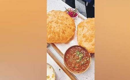 ചോളാ ബട്ടൂരയില്‍ പാതി ചത്ത പല്ലി; റെസ്റ്റോറന്റിനെതിരെ പരാതിയുമായി ഡോക്ടര്‍