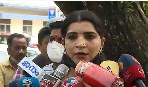 സ്വര്‍ണം എത്തിച്ചത് ആര്‍ക്കുവേണ്ടി എന്ന് അറിയാം, രഹസ്യമൊഴിയില്‍ വെളിപ്പെടുത്തും: സരിത