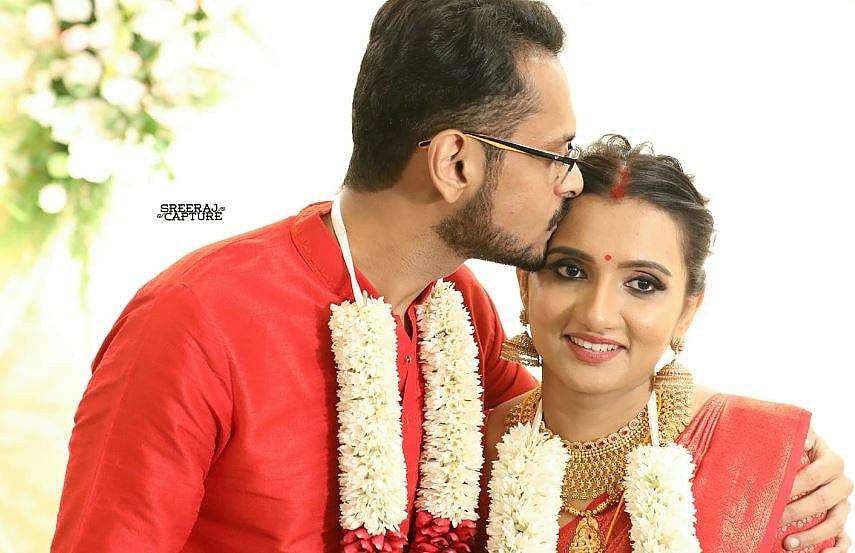 ഗായിക മഞ്ജരി വിവാഹിതയായി, അതിഥിയായി സുരേഷ് ​ഗോപിയും; വിഡിയോ